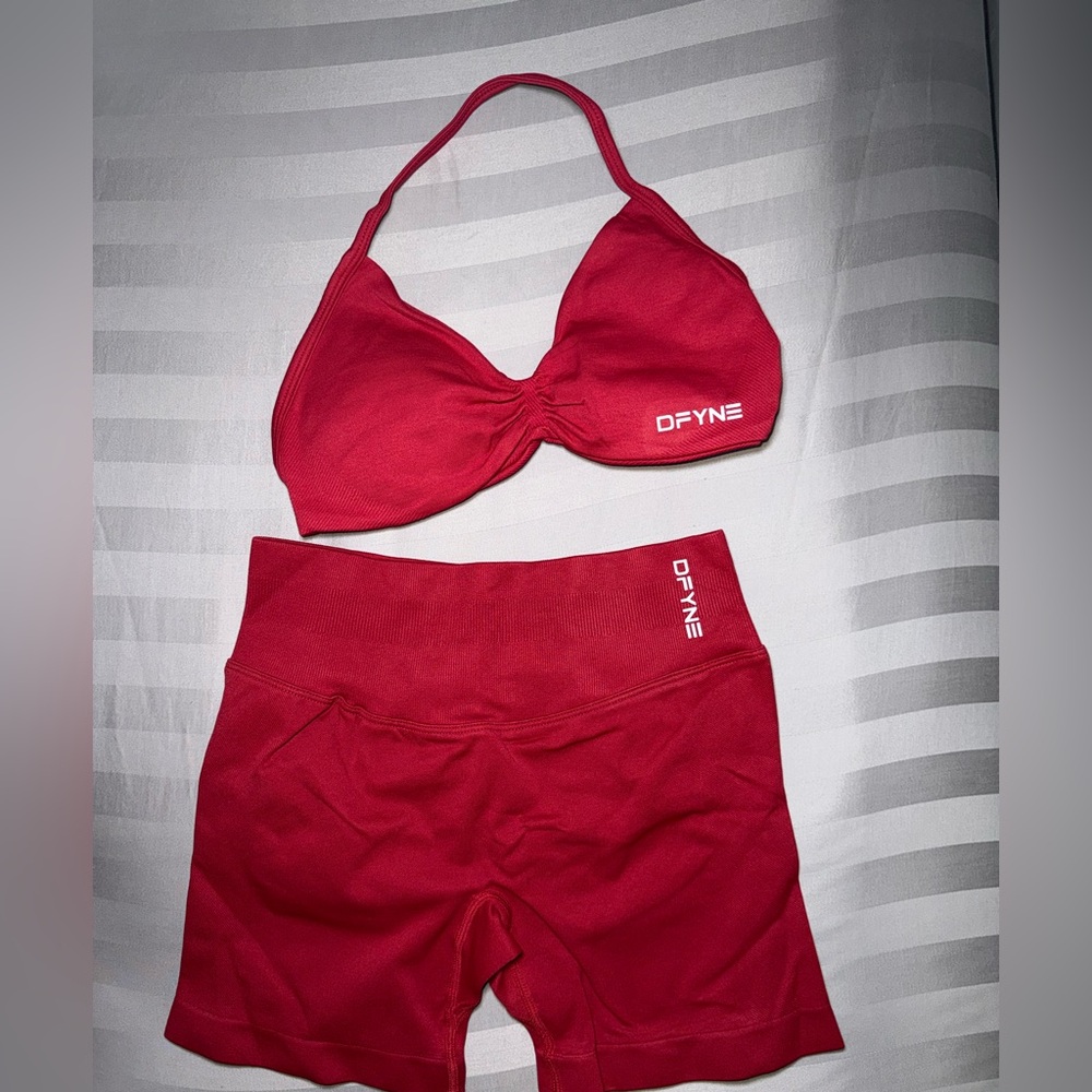 Dfyne red workout set